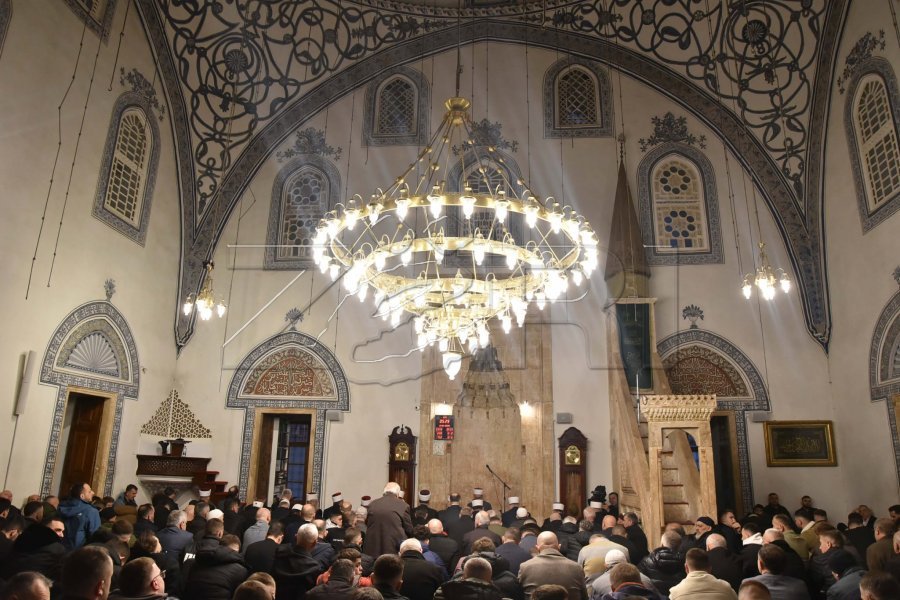 Haxhiu uron Bajramin: Kjo festë është e rëndësishme dhe na mëson si ta ndajmë mirësinë me të tjerët 