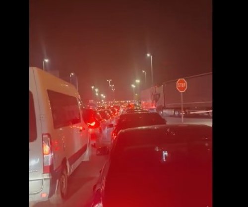 Mërgimtarët në hall, deri në 6 orë pritje në kufirin Serbi-Kroaci [video]