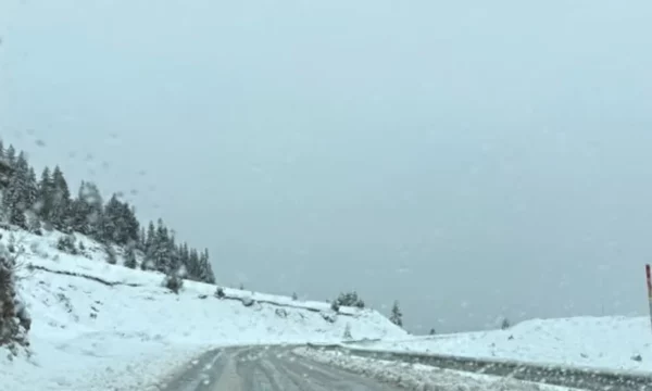 Bora në Mal të Zi, rruga Pejë-Kullë-Rozhajë është e pakalueshme për kamionë