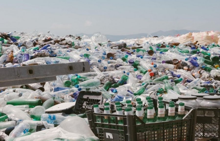 Qelqi në Gjakovë nga mbeturinë në burim ekonomik përmes riciklimit