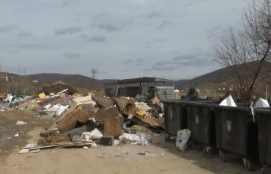  Fusha e Pajtimit  është shndërruar në një deponi mbeturinash