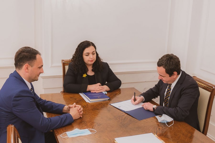 Mandati i drejtorit të AKI-së afër fundit, raportet Osmani - Kurti vënë në dilemë hapat tutje