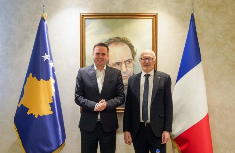 Abdixhiku takohet me ambasadorin francez Guerot, çështja e presidentit temë diskutimi