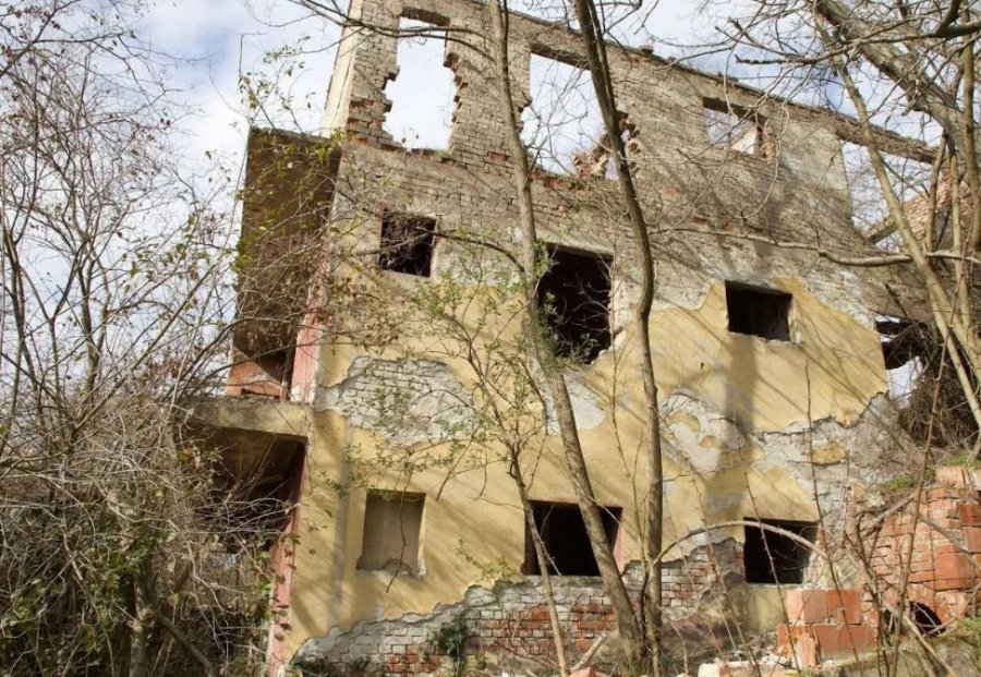 Kurti e Gërvalla vizitojnë shtëpinë e Latif Berishës që do të shndërrohet në muze