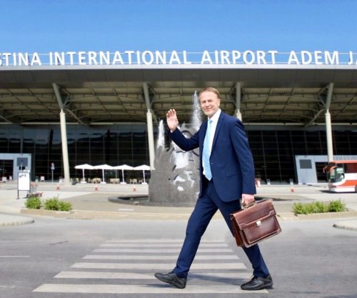 “Gjithë të mirat Kosovë”, ambasadori i BE-së publikon fotografi nga aeroporti pasi përfundoi mandatin