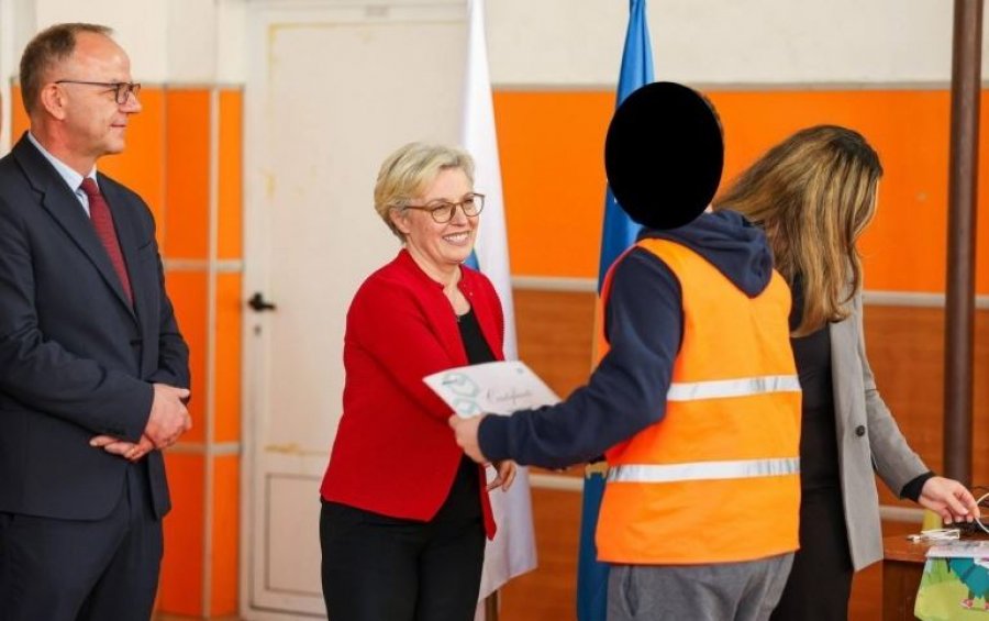 Gërvalla ndan çertifikatat për 21 të rinj, përfundojnë me sukses programin “Future Makers”