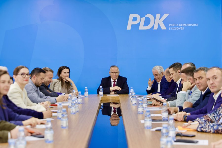 Mblidhet PDK-ja, në fokus zhvillimet e fundit politike