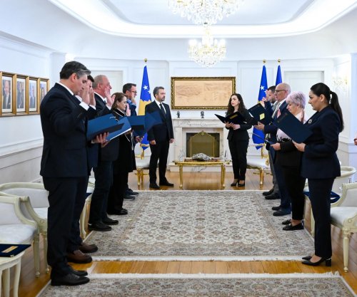 Nëntë anëtarë të rinj të KQZ-së betohen para presidentes Osmani