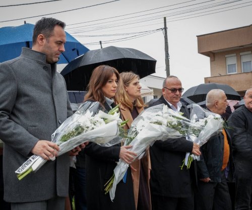 Haxhiu dhe Konjufca bëjnë homazhe para viktimave të masakrës së Podujevës