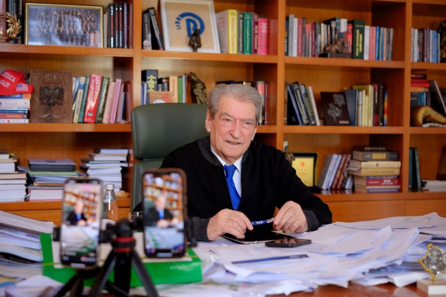 Berisha  Protesta e opozitës  në 17 prill