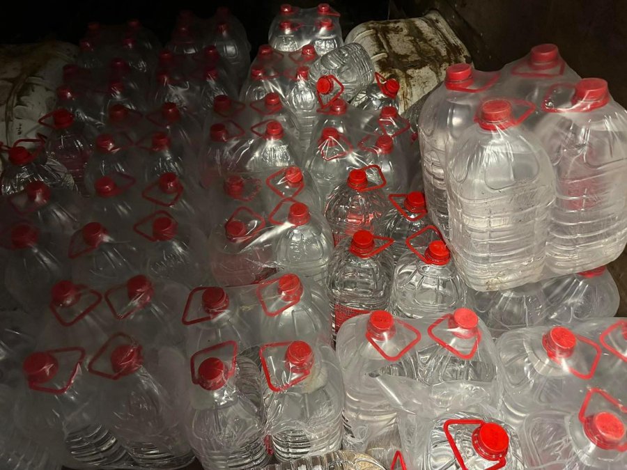 Dogana lufton kontrabandën  sekuestron 1000 litra etanol në Prizren