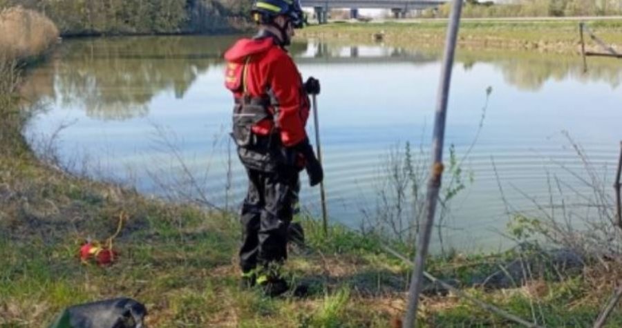 Itali, një grua dhe një foshnjë gjenden të pajetë në liqen