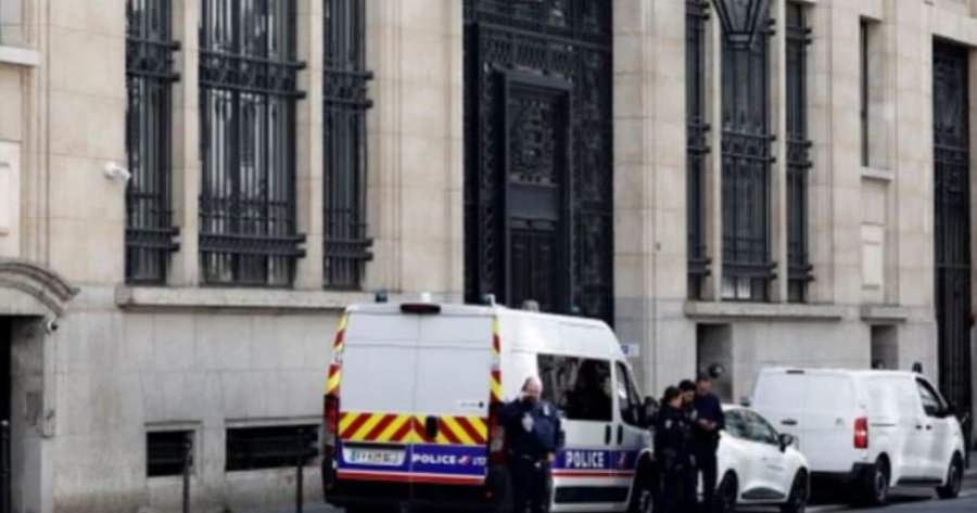 Parandalohet sulmi me bombë pranë një banke amerikane në Paris