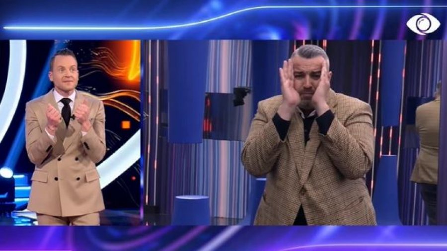 Rogerti përballet me frikën e tij nga breshkat për të folur me nënën në telefon [video]