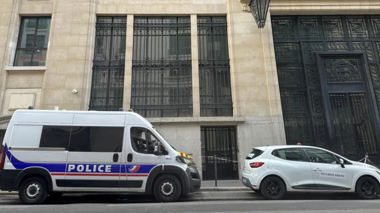 Tre të arrestuar në Paris pas një tentative sulmi me bombë jashtë “Bank of America”