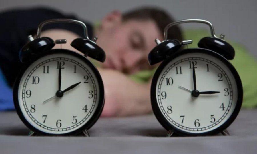 Ndërrimi i orës  akrepat lëvizin para nga 02 00 në 03 00