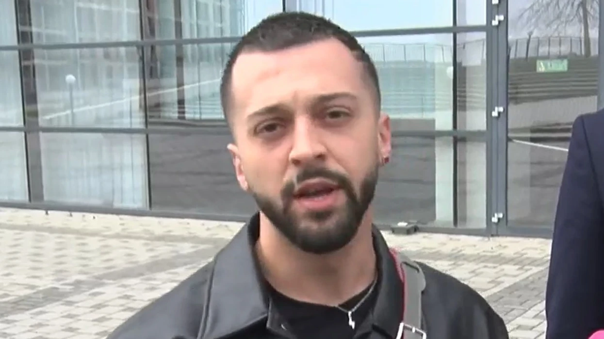 Gjesti falënderon fansat e tij  Janë të çmendur  kurrë nuk më kanë lënë vetëm  as unë nuk do t i lë