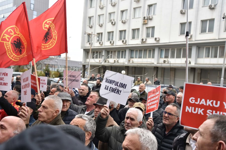 OVL UÇK ja kërkon tërheqjen e donatorëve nga publikimi  Masakrat 1998 1999 