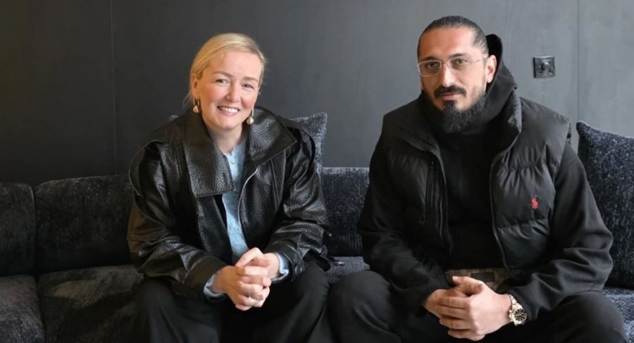 Adriana Matoshi takohet me djalin e Agim Ramadanit  publikojnë bashkë fotografi në rrjetet sociale