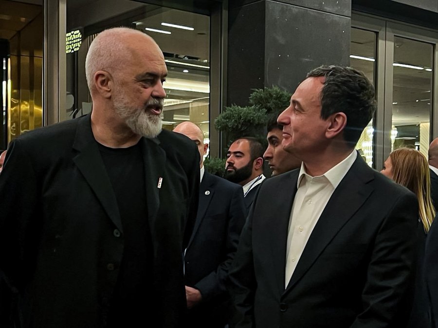 Kurti jep detaje nga darka e Samitit të EPC në Jerevan  publikon foto edhe me Edi Rama