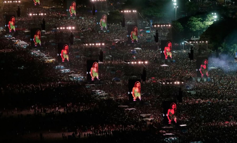 shakira-thyen-rekord-ne-copacabana-mbi-dy-milione-persona-ne-koncertin-falas-ne-brazil