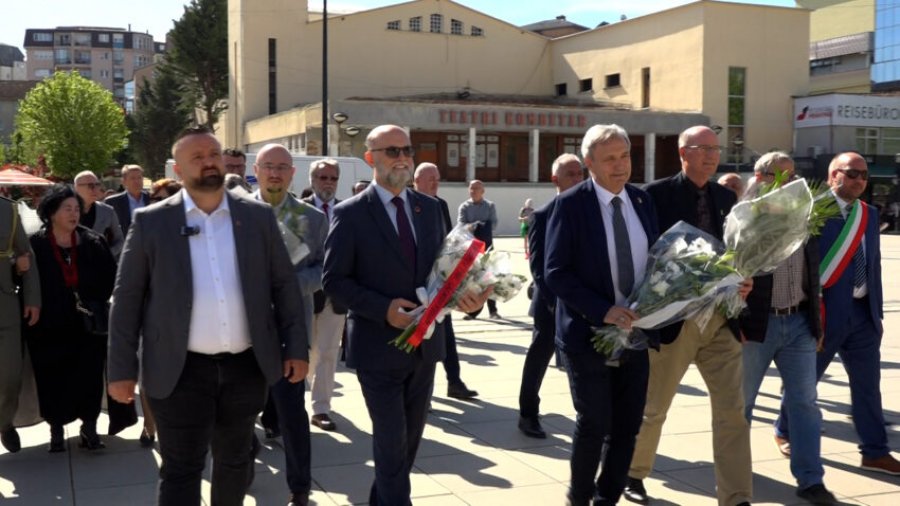 621 vjetori i lindjes  bëhen homazhe tek shtatorja e Gjergj Kastriotit   Skënderbeu