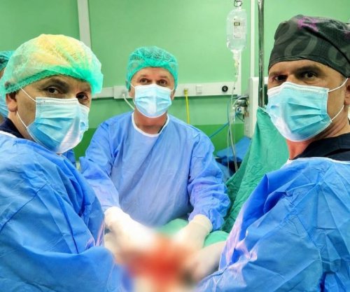 Operacion kompleks në Mitrovicë, largohet me sukses tumori me përmasa të mëdha te 69-vjeçari