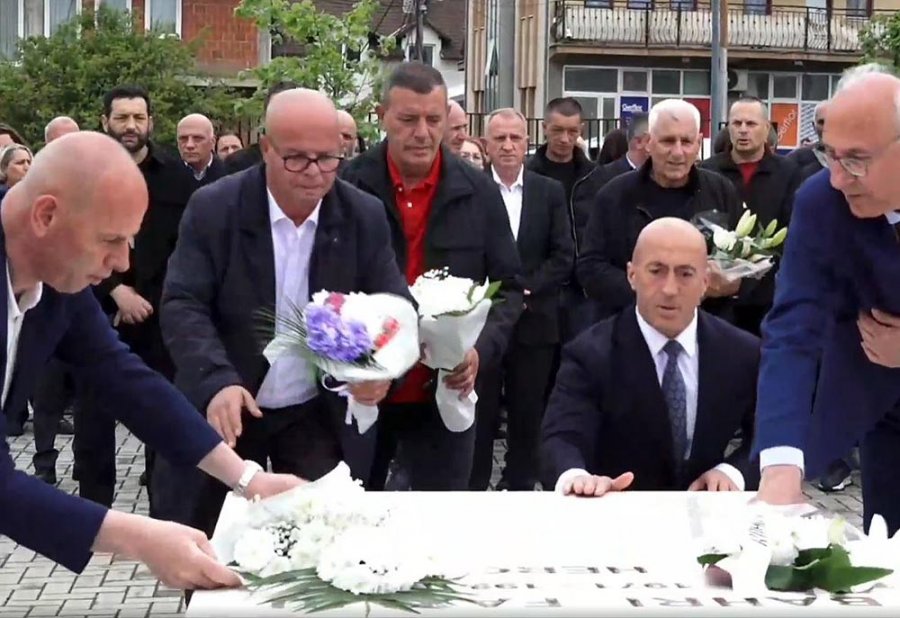 Haradinaj bën homazhe te varri i Bahri Fazliut  Pasues i përpjekjeve për liri