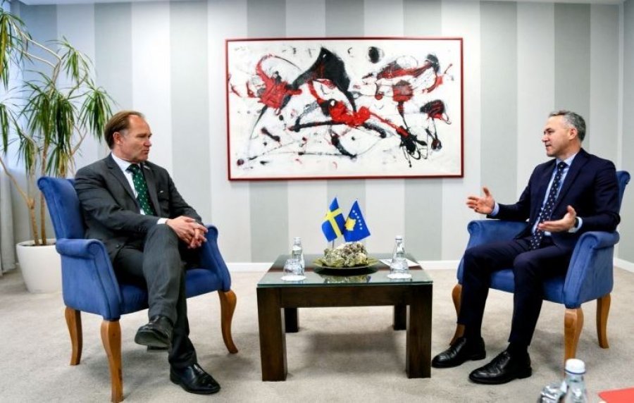 Zulfaj takohet me ambasadorin suedez  riafirmohet mbështetja ndaj Kosovës