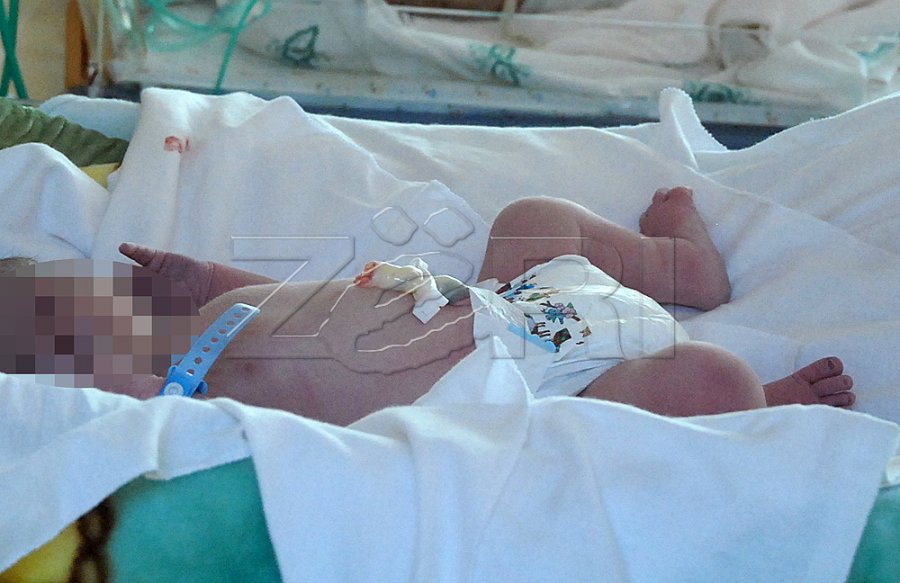 Nëna e kreu lindjen në tualet dhe foshnjën e hodhi në koshin e mbeturinave, thonë nga Spitali i Ferizajt
