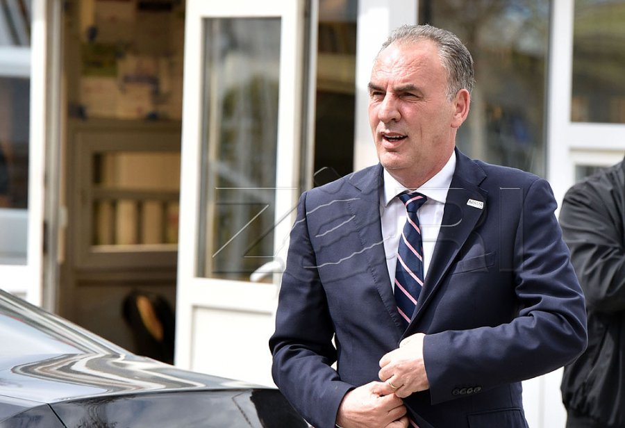 Limaj paralajmëron pasoja për shtetin  Ka krizë të madhe në elitën politike