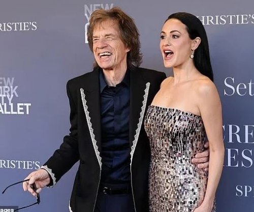 Mick Jagger u shfaq në humor të shkëlqyer krah të fejuarës Melanie Hamrick në Galanë e Baletit të NYC-së
