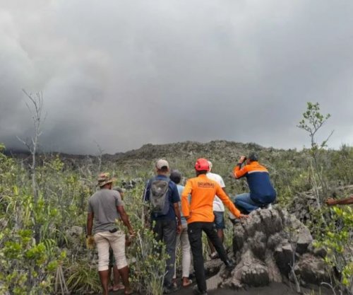 Shpërthen vullkani në Indonezi, tre alpinistë të vdekur