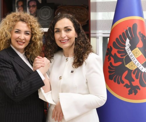 Albena Reshitaj me Vjosa Osmanin