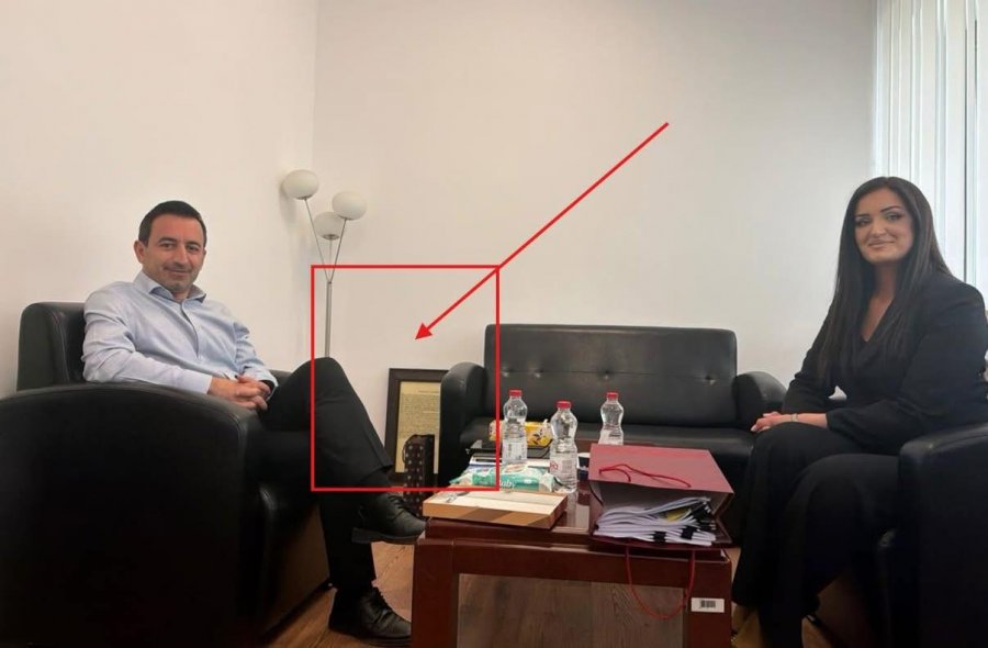 OVL UÇK ja reagon ndaj fotografisë së Dimal Bashës  Përdhosi Deklaratën e Pavarësisë