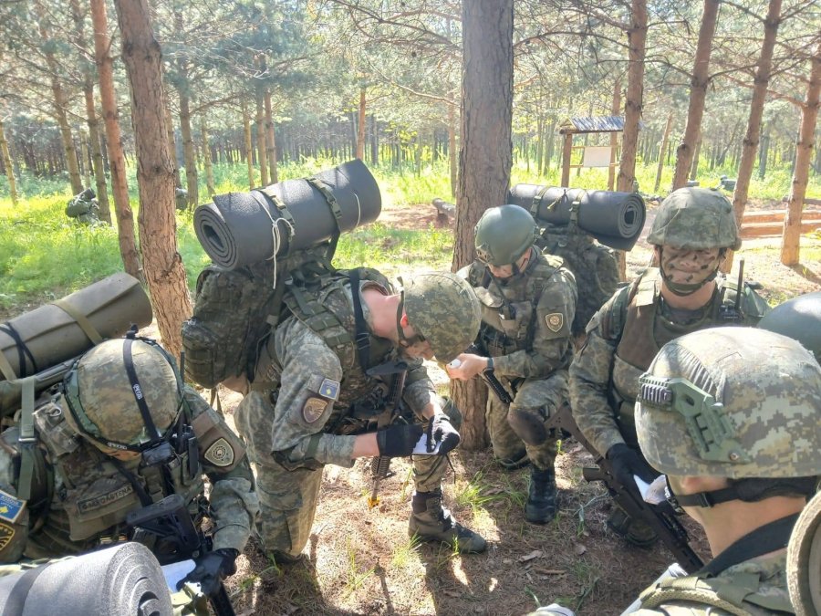 Përfundojnë dy kurse në FSK: Trajnim për snajper dhe udhëheqje luftarake