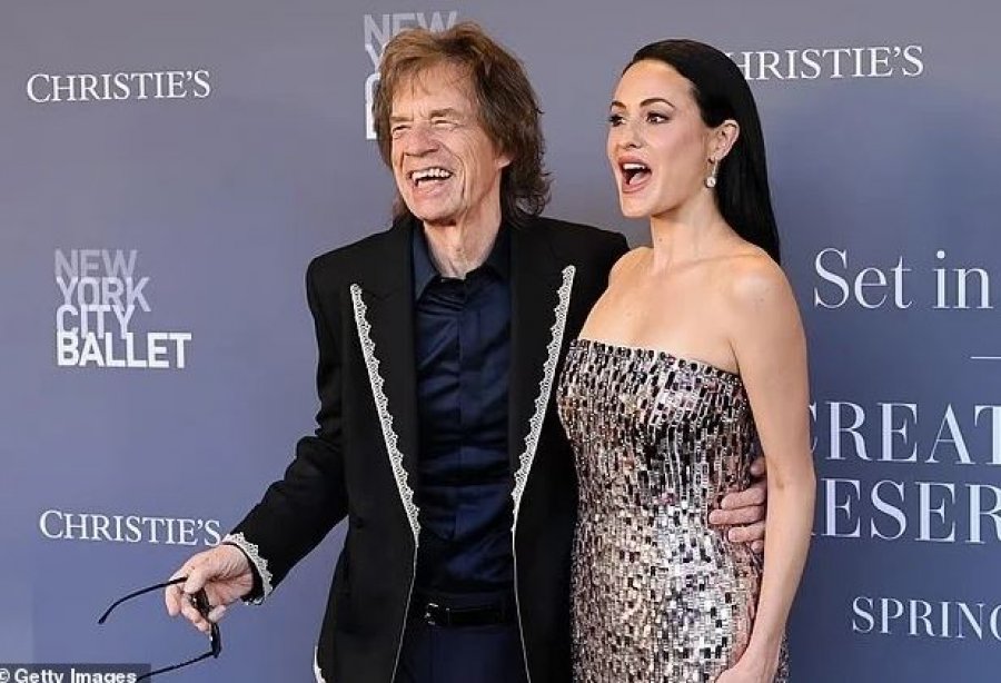 Mick Jagger u shfaq në humor të shkëlqyer krah të fejuarës Melanie Hamrick në Galanë e Baletit të NYC së