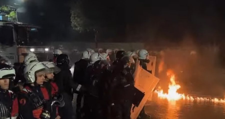 Përfundon protesta 90 minutëshe e opozitës në Shqipëri