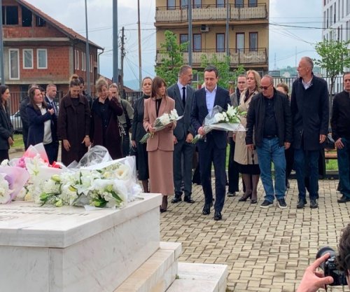 Haxhiu e Kurti kujtojnë Ilir Konushevcin dhe Hazir Malajn