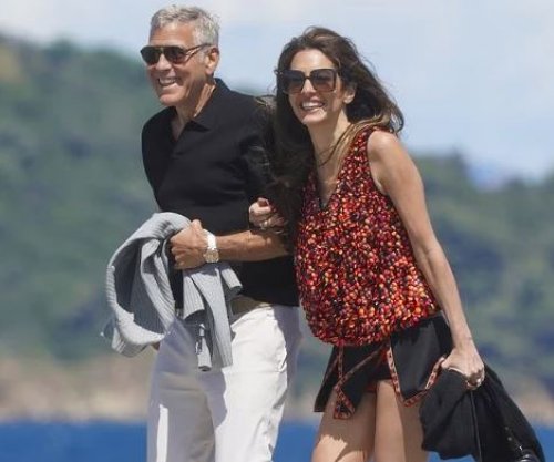 George Clooney feston 65-vjetorin në St Tropez me gruan e tij Amal