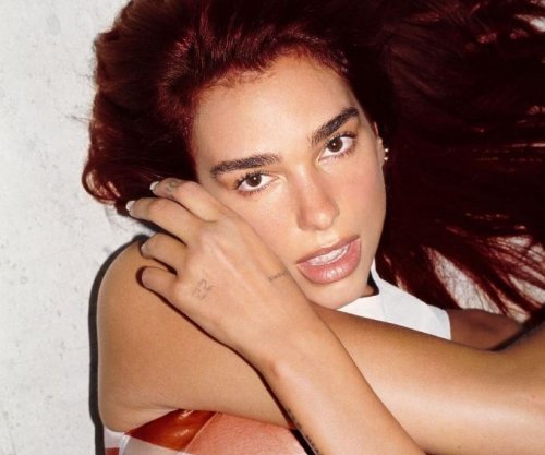 Dua Lipa pozon me bikini të ngushta, duket zjarr