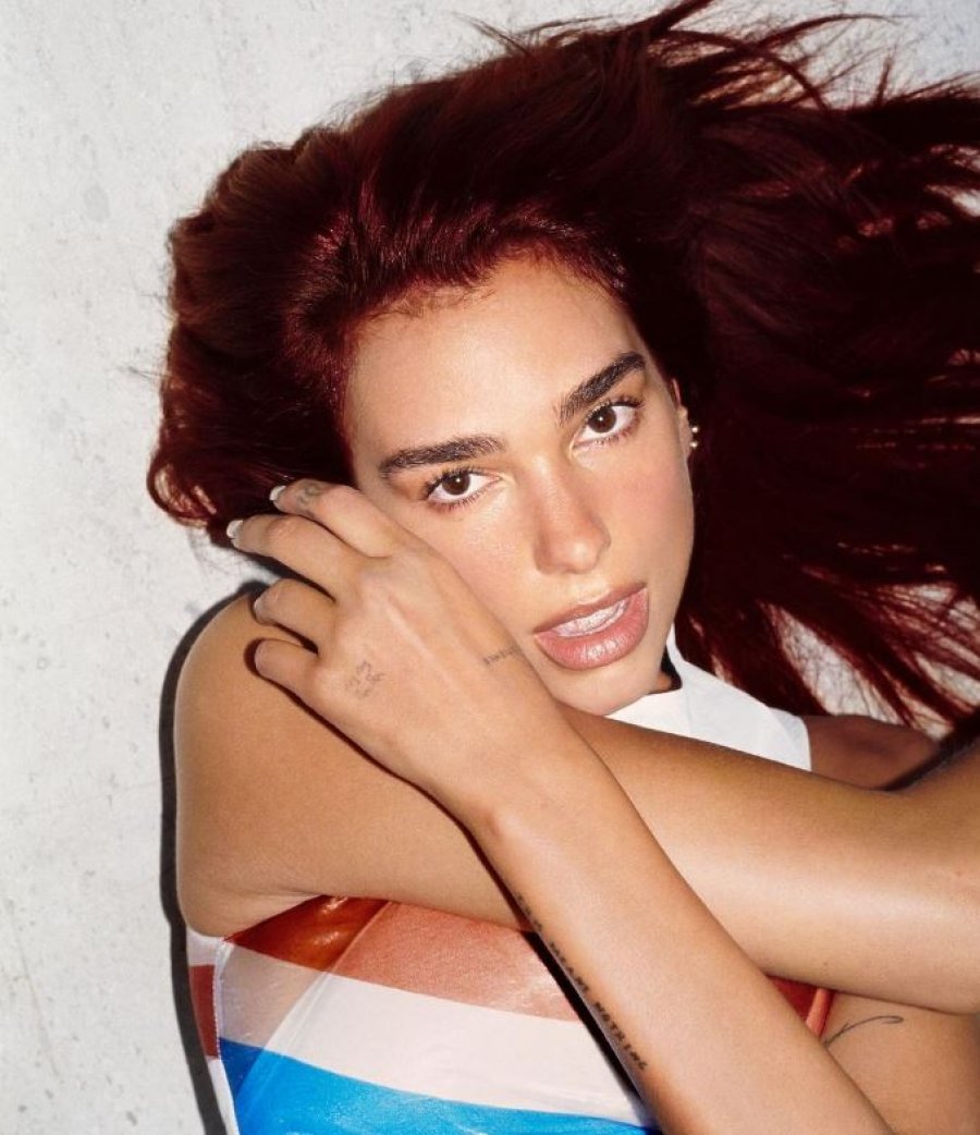 Dua Lipa pozon me bikini të ngushta  duket zjarr