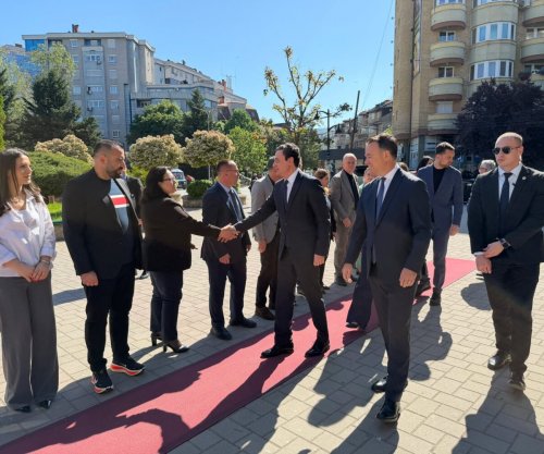 Kurti shkon në Mitrovicë, viziton kryetarin Faton Peci