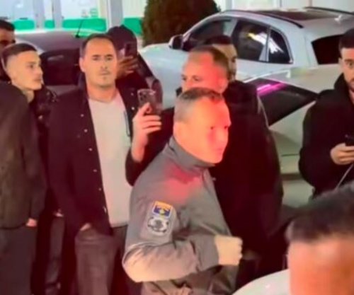 Pamje nga qendra e Skënderajt, qytetarët përballë pjesëtarëve të Njësisë Speciale: Për çka jeni ardhë [video]