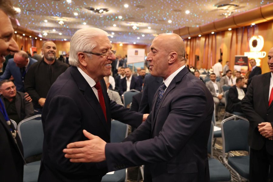 Haradinaj diskuton me bizneset për zhvillimin ekonomik, rolin e diasporës dhe investimet në Kosovë