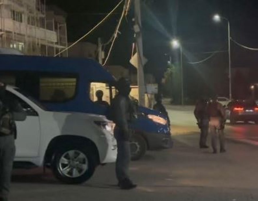 Behrami  Për plagosje në Prishtinë policia me veturë trafiku  për një rrahje Njësia Speciale e rrethon Skënderajn