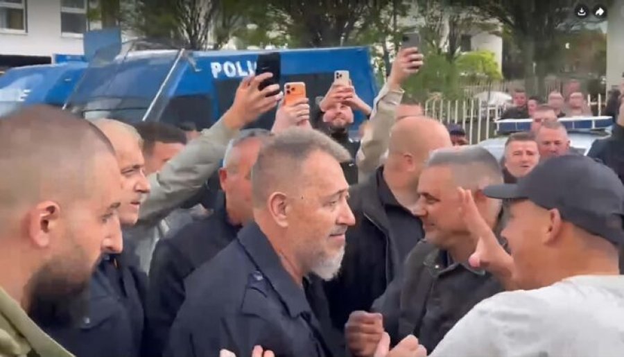 Lushtaku arrin në stacionin policor, pritet të nisë intervistimi i tij