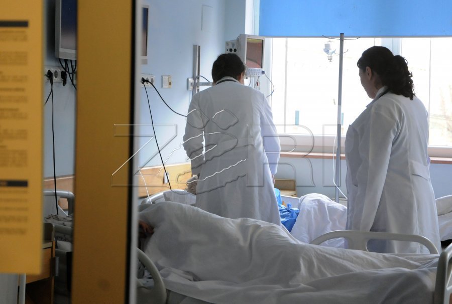 Një fëmijë goditet nga vetura në Pejë, dërgohet për trajtim mjekësor