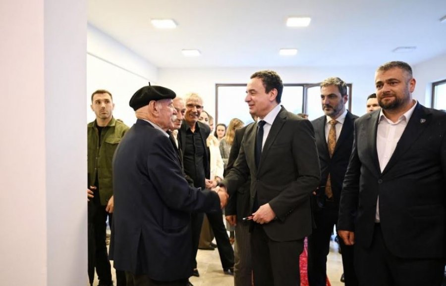 ne-pervjetorin-e-zhdukjes-se-profesorit-ukshin-hoti-kurti-vizitoi-shtepine-muze-ne-krushe-te-madhe