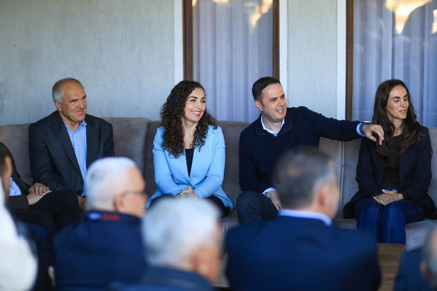 Osmani viziton tri familje në Prishtinë  Forca më e madhe e Kosovës janë njerëzit e saj